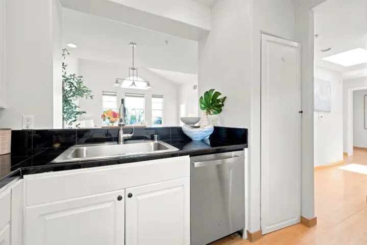 88 17th Avenue 304, San Mateo, California 94402