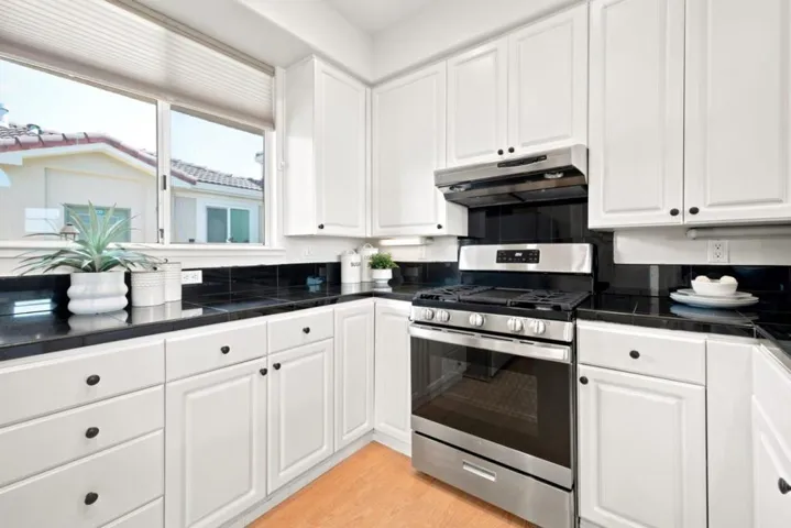 88 17th Avenue 304, San Mateo, California 94402