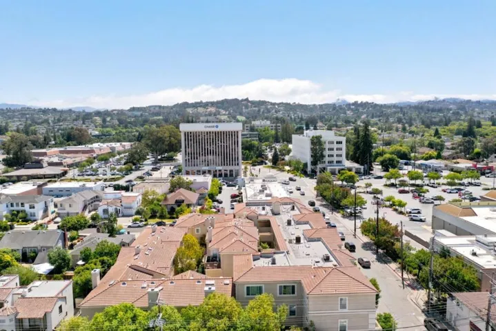 88 17th Avenue 304, San Mateo, California 94402
