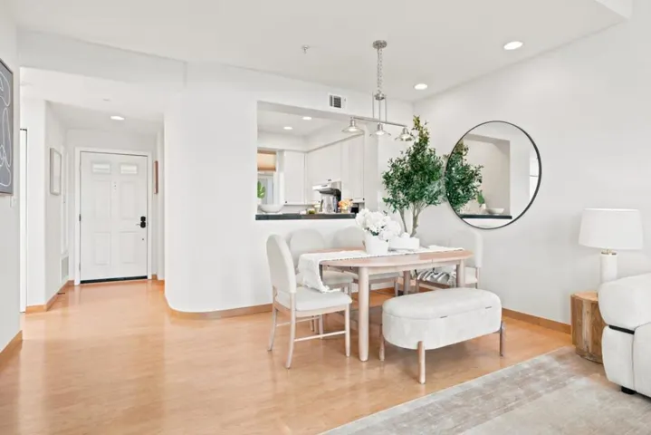 88 17th Avenue 304, San Mateo, California 94402