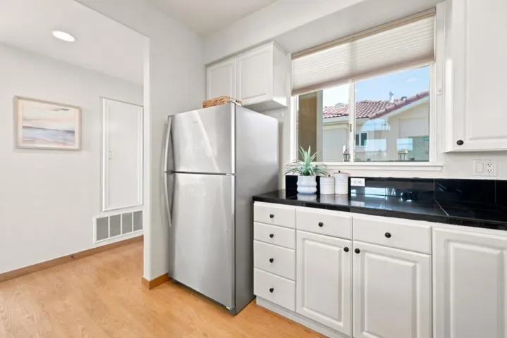 88 17th Avenue 304, San Mateo, California 94402