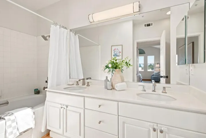 88 17th Avenue 304, San Mateo, California 94402