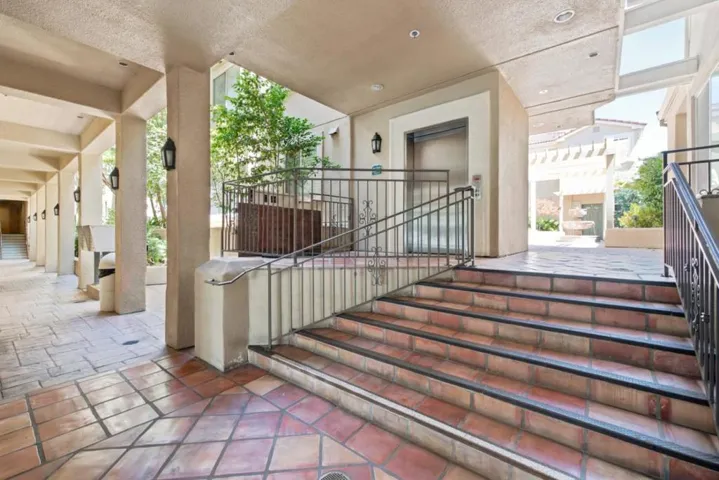 88 17th Avenue 304, San Mateo, California 94402