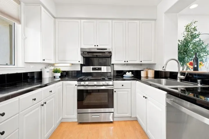 88 17th Avenue 304, San Mateo, California 94402