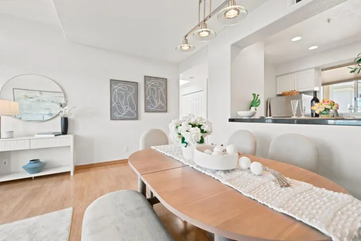 88 17th Avenue 304, San Mateo, California 94402
