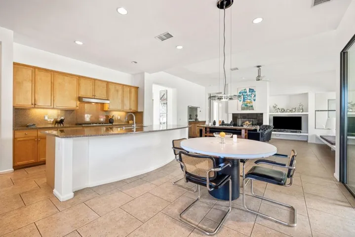 016_Open Floor Plan