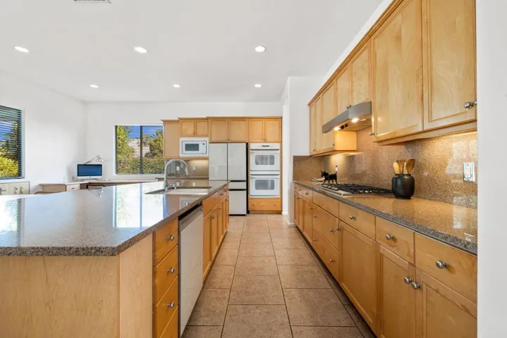 019_Kitchen