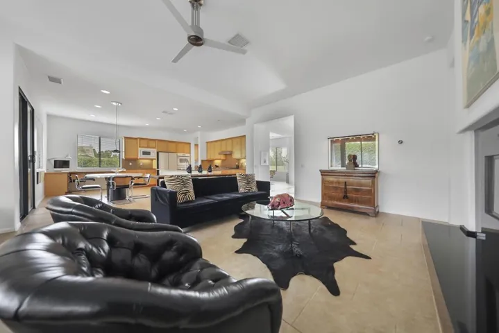 009_Open Floor Plan Living
