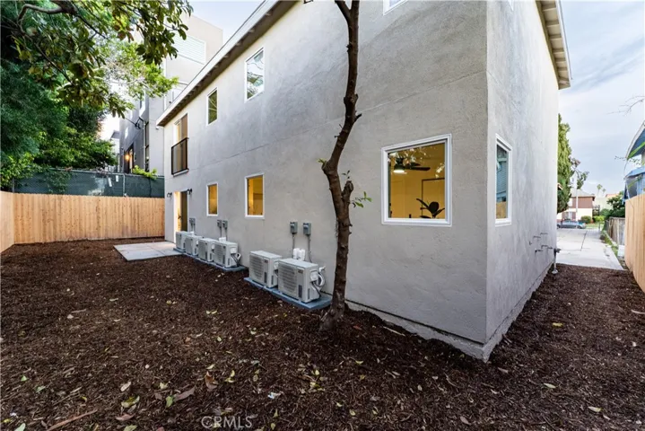 1189 Crehnshaw, Los Angeles, California 90019