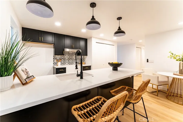 1189 Crehnshaw, Los Angeles, California 90019