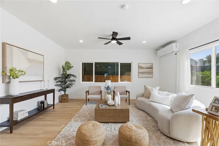 1189 Crehnshaw, Los Angeles, California 90019