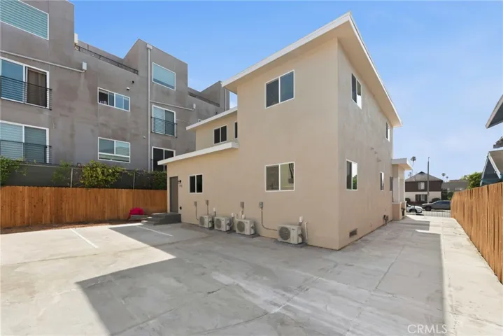 1189 Crehnshaw, Los Angeles, California 90019