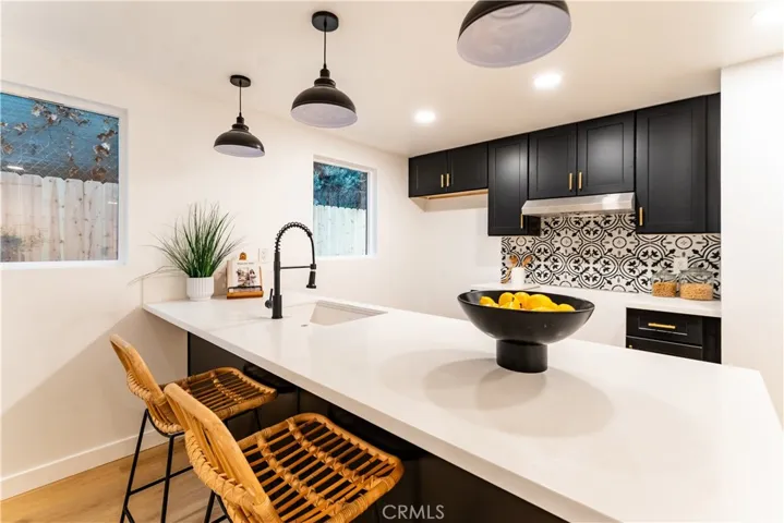 1189 Crehnshaw, Los Angeles, California 90019
