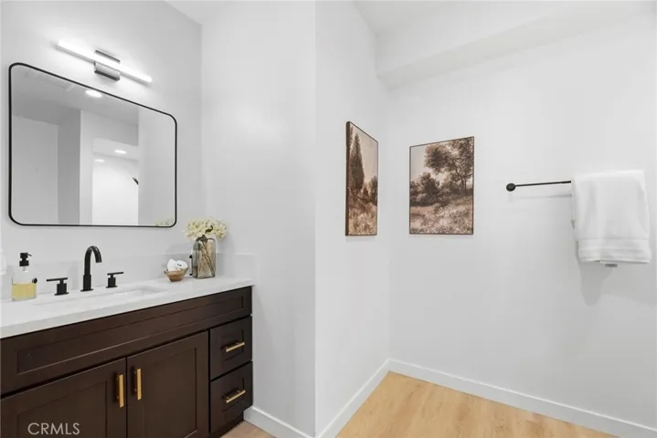 1189 Crehnshaw, Los Angeles, California 90019