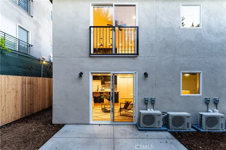 1189 Crehnshaw, Los Angeles, California 90019