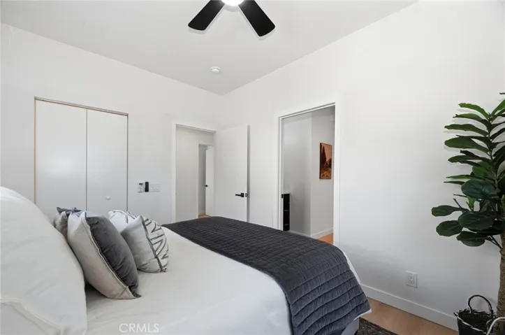 1189 Crehnshaw, Los Angeles, California 90019