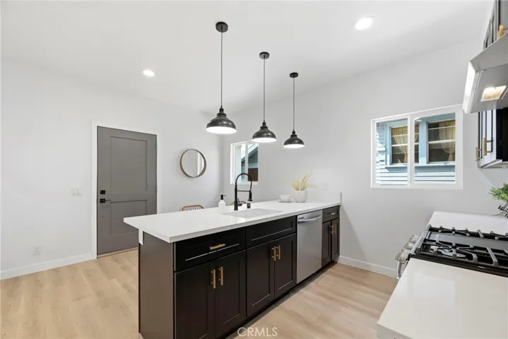 1189 Crehnshaw, Los Angeles, California 90019