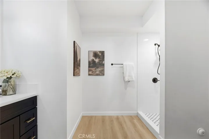 1189 Crehnshaw, Los Angeles, California 90019