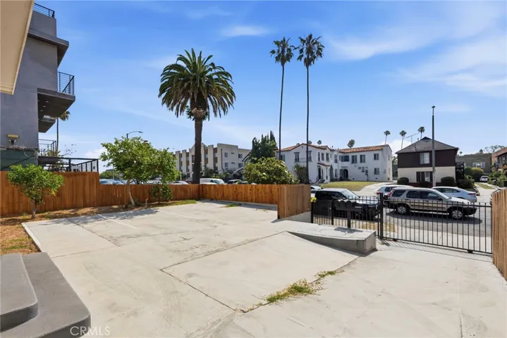 1189 Crehnshaw, Los Angeles, California 90019