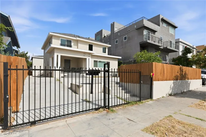 1189 Crehnshaw, Los Angeles, California 90019