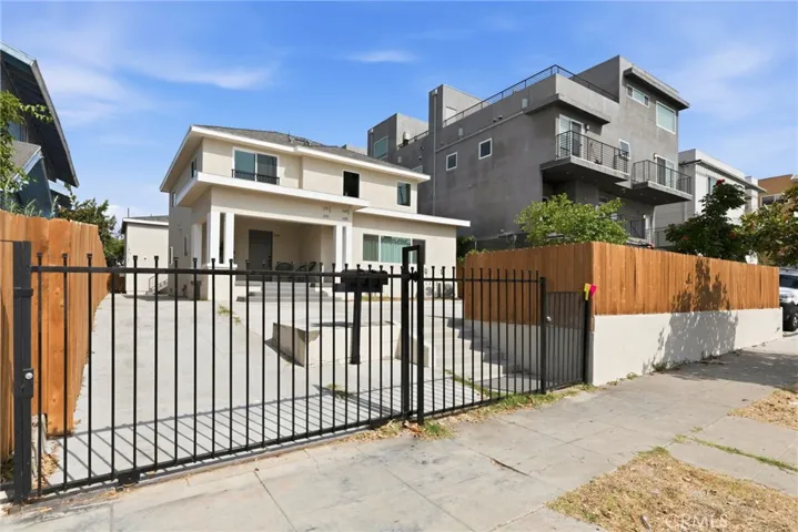 1189 Crehnshaw, Los Angeles, California 90019