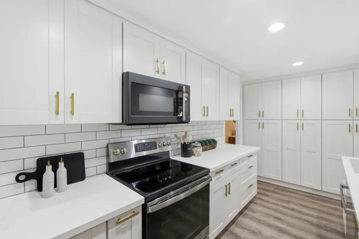 20760 4th Street 11, Saratoga, California 95070
