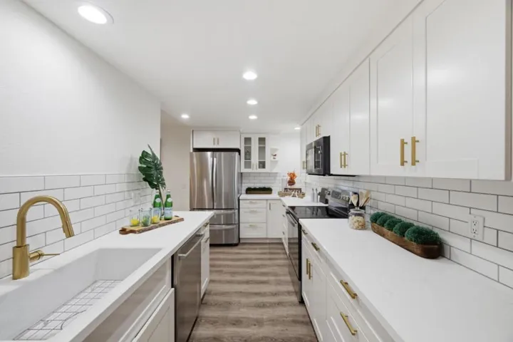 20760 4th Street 11, Saratoga, California 95070