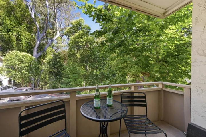 20760 4th Street 11, Saratoga, California 95070