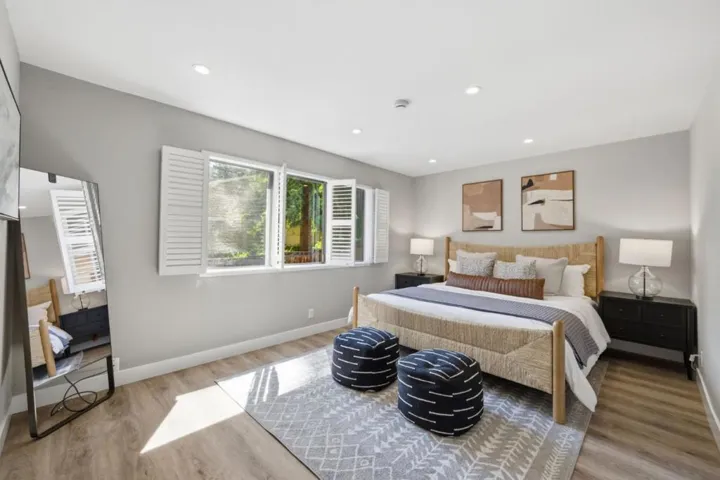 20760 4th Street 11, Saratoga, California 95070