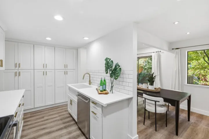 20760 4th Street 11, Saratoga, California 95070