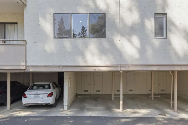 20760 4th Street 11, Saratoga, California 95070