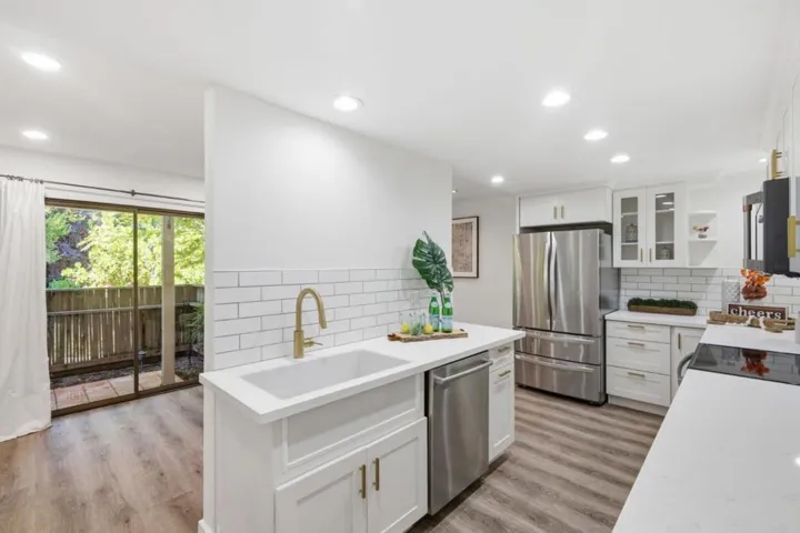20760 4th Street 11, Saratoga, California 95070