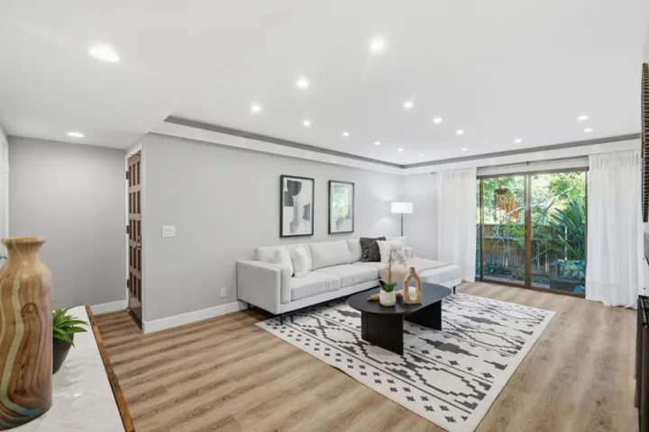 20760 4th Street 11, Saratoga, California 95070