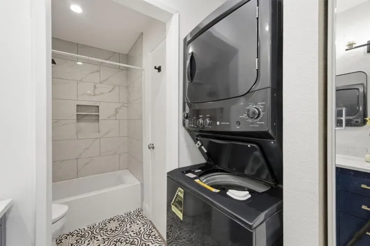 20760 4th Street 11, Saratoga, California 95070