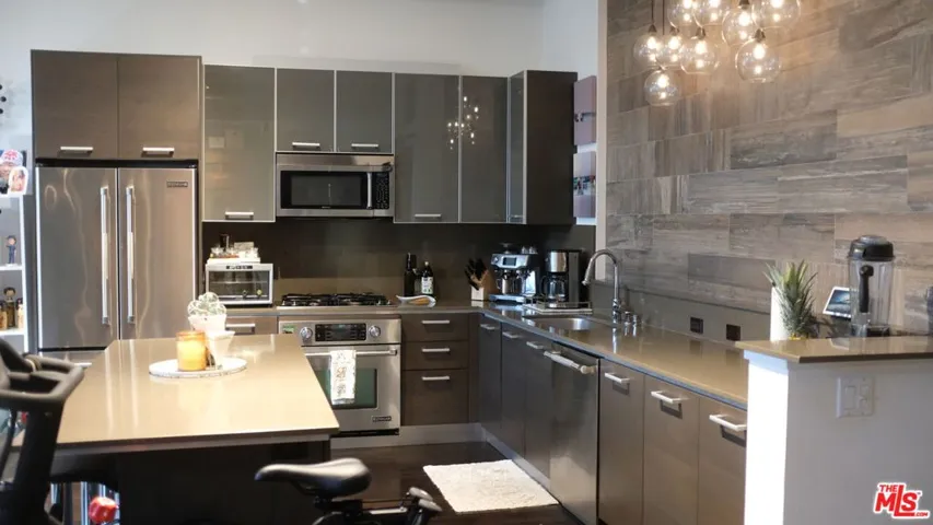 13320 Beach Avenue 102, Marina Del Rey, California 90292