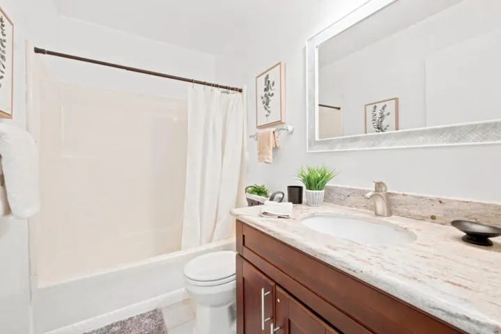 1052 Delna Manor Lane 1052, San Jose, California 95128