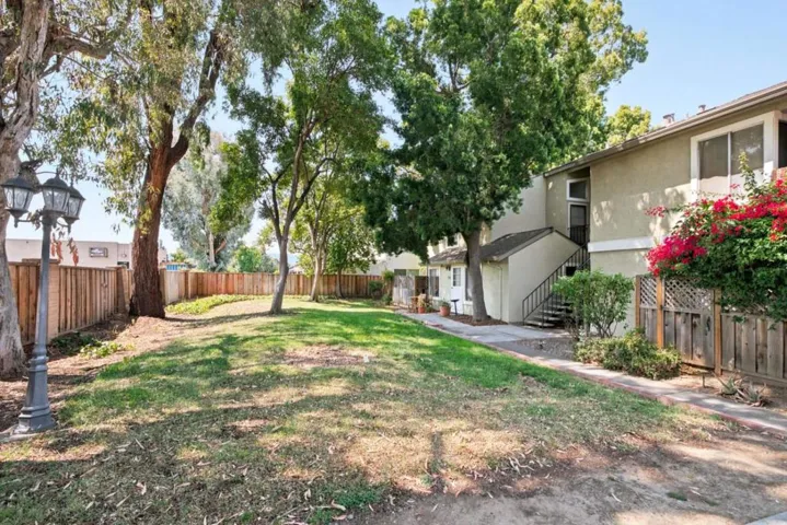 1052 Delna Manor Lane 1052, San Jose, California 95128