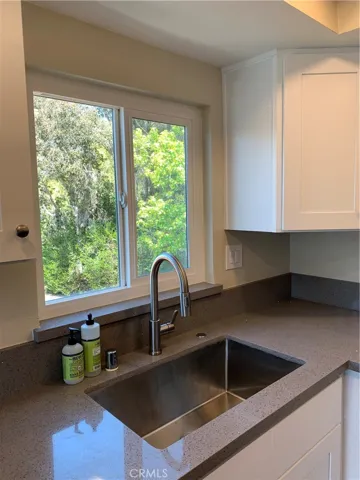 Kitchen window (only available with end unit).