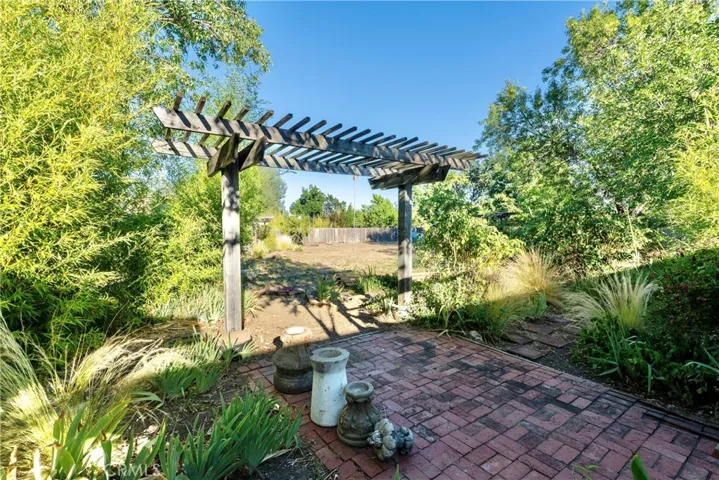 PERGOLA IN BACK YARD