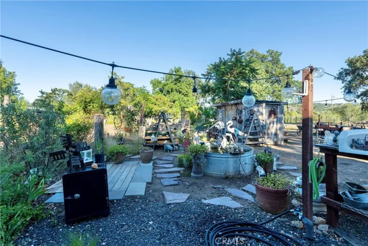SIDE YARD