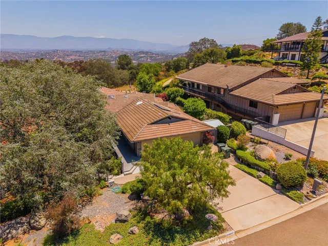 10960 Treeside Lane, Escondido, California 92026