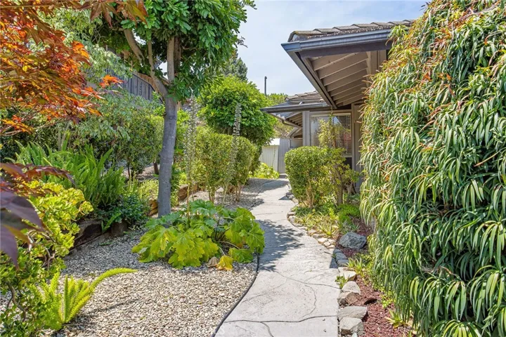 10960 Treeside Lane, Escondido, California 92026