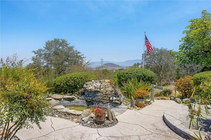 10960 Treeside Lane, Escondido, California 92026