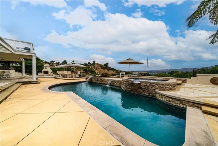 7801 E Bridgewood Drive E, Anaheim Hills, California 92808
