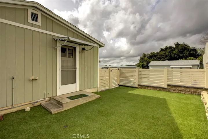 Back unit private back yard