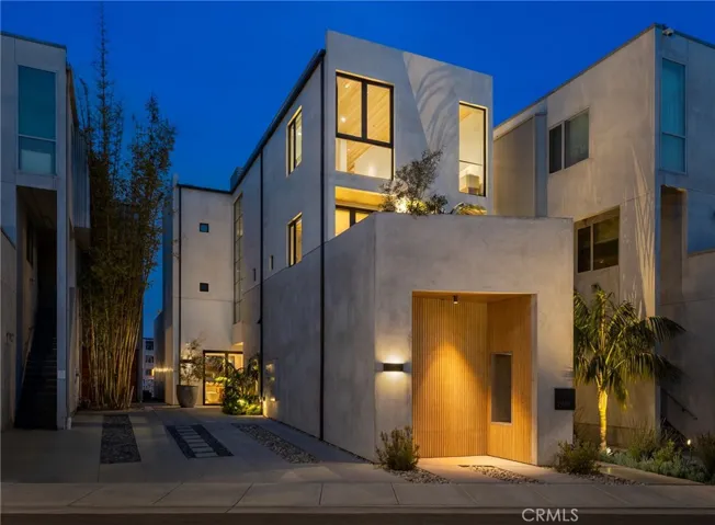 2910 Lafayette Avenue, Newport Beach, California 92663