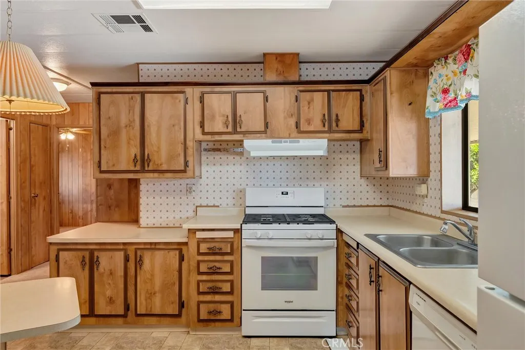Newer range and dishwasher