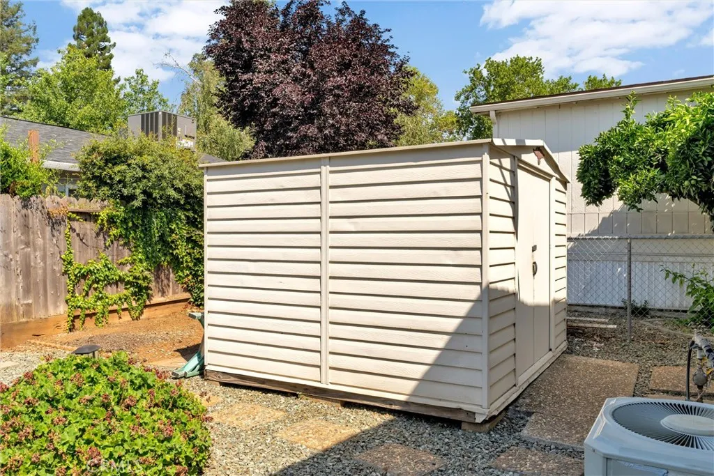 Shop, extra storage, or garden shed