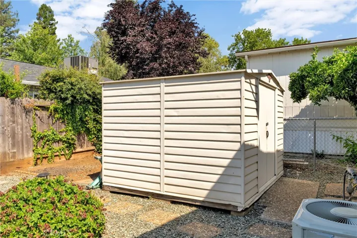 Shop, extra storage, or garden shed