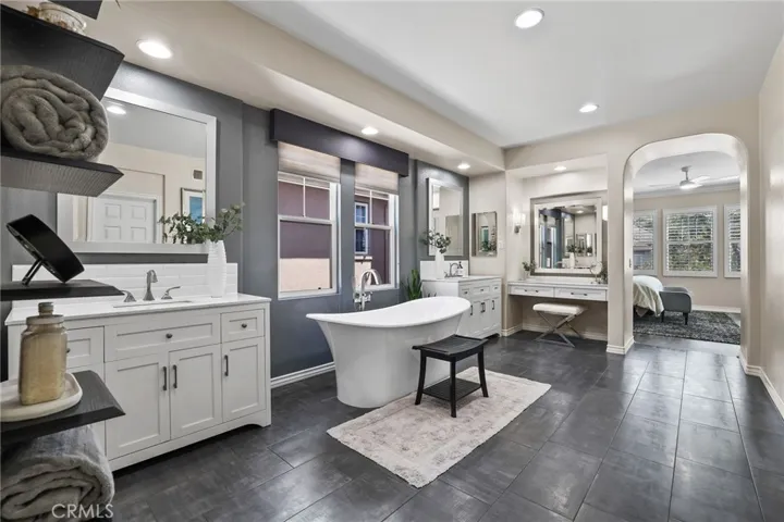 14 Buellton, Irvine, California 92602